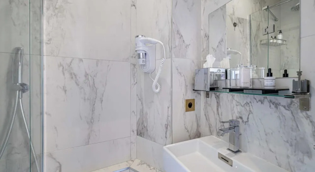 Hotel Avaton - Cozy Bedrooms - Cannes Palais, Забронировать Отель Отели Канн с парковкой, рядом с Le Croisette Casino Barriere de Cannes, Парковка