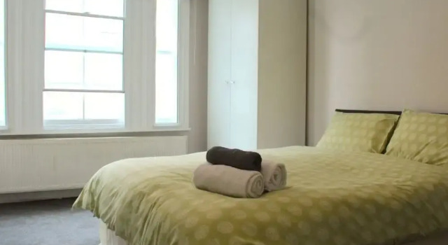 Kensington 3 Bed 2 Bath Apartment
