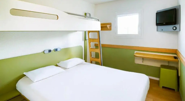 Четырёхместный номер Standard ibis budget Cavaillon