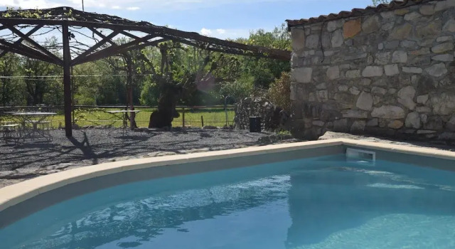 Vintage Holiday Home in Lanas With Swimming Pool, Réserver Hôtel Lanas Ardèche