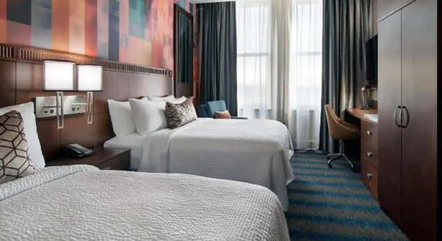 Четырёхместный номер Standard Courtyard Seattle Downtown / Pioneer Square