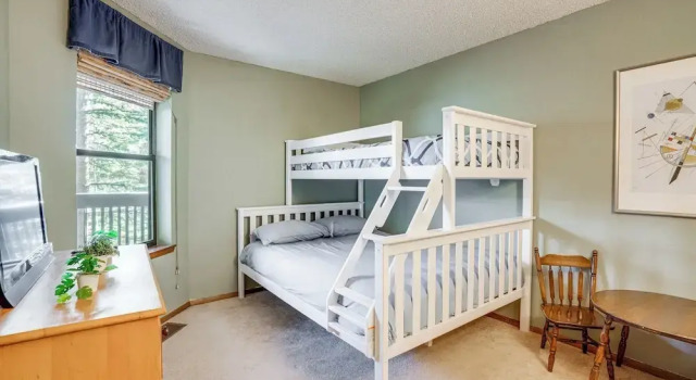Steps to Main Street: Mtn-view Frisco Condo, Забронировать Апартаменты/квартира Отели Roosevelt National Forest с парковкой, Парковка