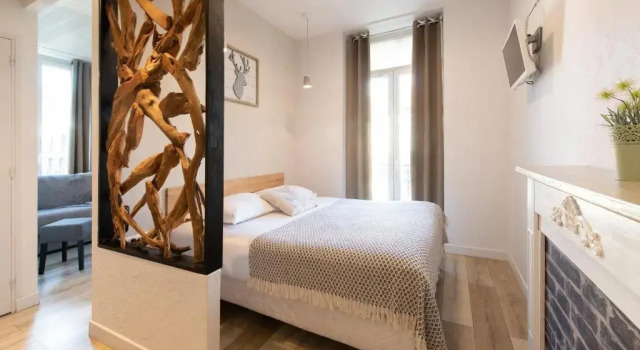 Atipik Hôtel, Забронировать Отель Отели Озера Анси с завтраком, Завтраки