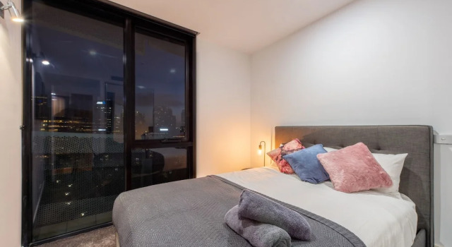 Luxury 3 Bed 2 Bath City Views, Забронировать Отель Бизнес-отели Мельбурна, рядом с Пристань для яхт «Е», 4* 5*