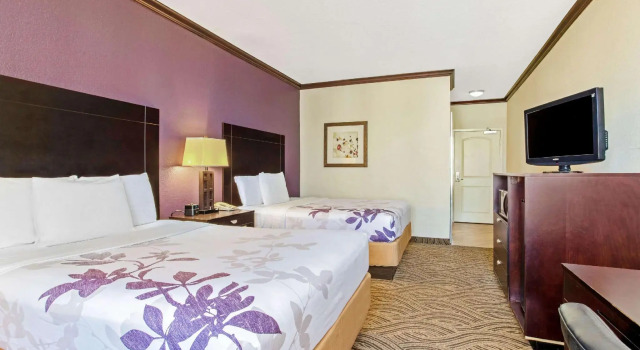 Четырёхместный номер Standard La Quinta Inn & Suites by Wyndham Ft Worth-Burleson