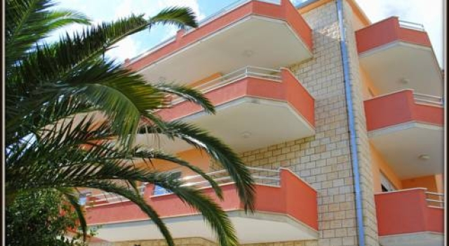 Hotel Zvonimir, Prenota Hotel Splitska 