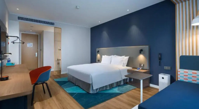 Номер Superior Holiday Inn Express Shanghai Kangqiao by IHG