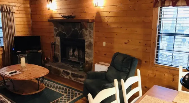 Covered Bridge Cabin, Buchen Sie Hotel Ellijay Georgia
