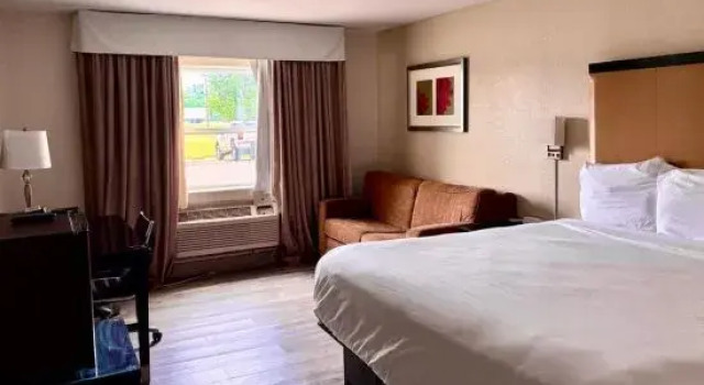 Люкс University Inn of Carbondale by Hotel O