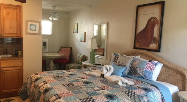 Coconut Grove Beach Resort Suite 3, Забронировать Курортный отель Отели Клируотер-Бич с парковкой, Парковка