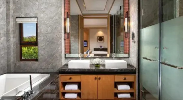 Люкс с балконом Holiday Inn Dalian Hot Spring By Ihg