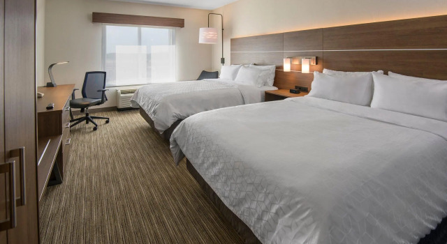 Четырёхместный номер Standard Holiday Inn Express Hotel & Suites North Bay by IHG