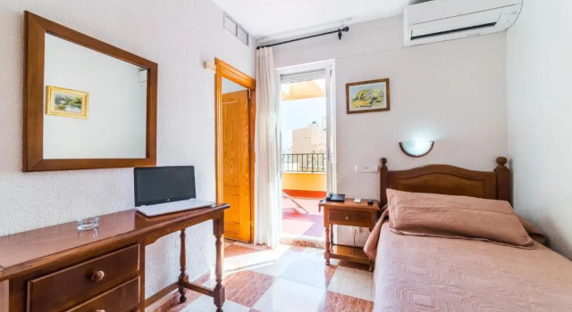 Одноместный номер Standard с балконом Hotel Sevilla