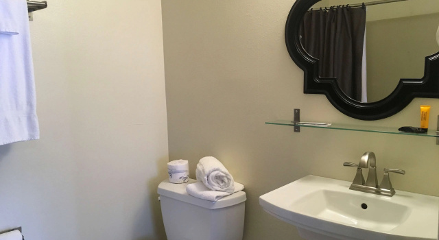 Четырёхместный номер Standard Americas Best Value Inn Rancho Palos Verdes