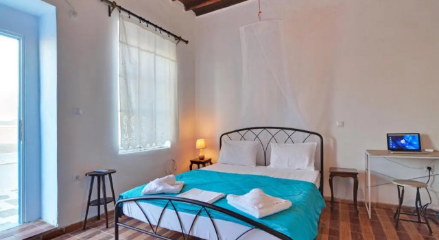 Persephone - Newly Renovated Cycladic Studio, Prenota Hotel Adamas 
