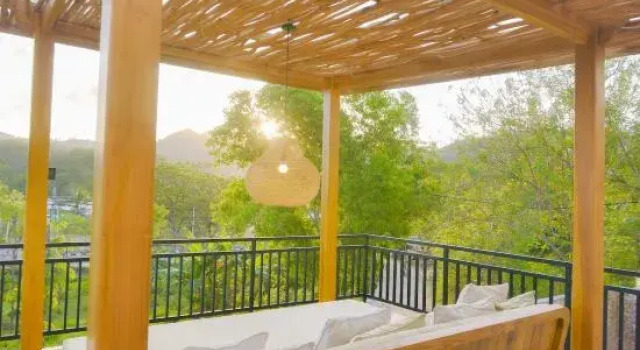 3 Bed Villa in Kuta w/ Day Bed Pool Fast Wi-Fi