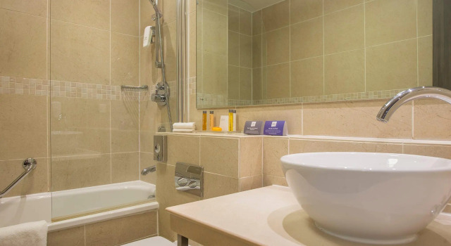 Четырёхместный номер Premium Crowne Plaza Royal Victoria - Sheffield by IHG