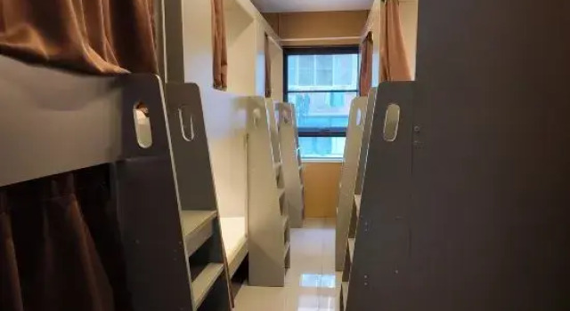 Кровать в общем номере (мужской номер) Xiangru Chain Hotel (Shanghai Caogen
