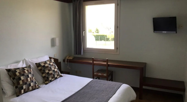 Hôtel Le Dauphin, Reservar Hotel Saint-Denis-de-l'Hôtel Loiret