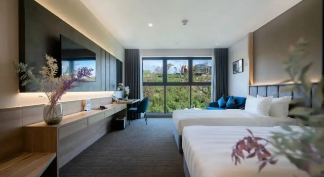 Двухместный номер Superior с видом на окрестности Wyndham Garden Legend Halong