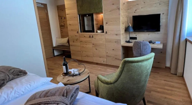 Полулюкс с балконом Alpen Hotel Post