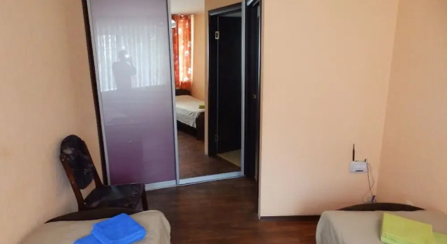 Apartment On Ordzhonikidze 42, Забронировать Апартаменты/квартира Отели Центрального района - Новокузнецк с парковкой, Парковка
