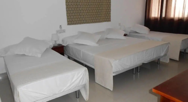 Четырёхместный семейный номер Standard с балконом и с видом на океан Coral Seas Beach Hikkaduwa