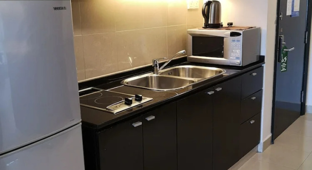 Двухместная семейная студия с балконом и с видом на залив Luxury Studio Room at Sunway Pyramid
