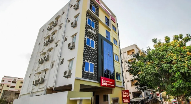 Oyo Flagship 30254 Flagship Blessings, Rezerwuj Hotel Hajdarabad 