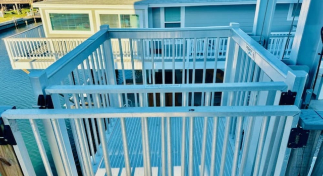 Dockside Dream Home for 10