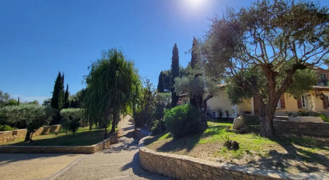 Коттедж Le Clos du Replat