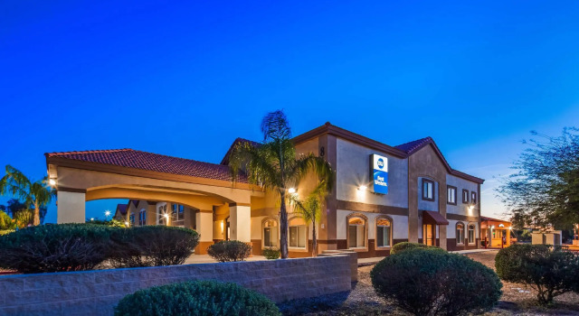 Кровать в общем номере Best Western Tolleson