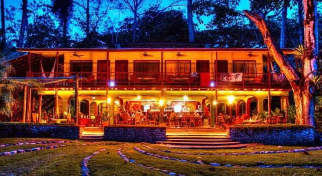Iguana Lodge Beach Resort