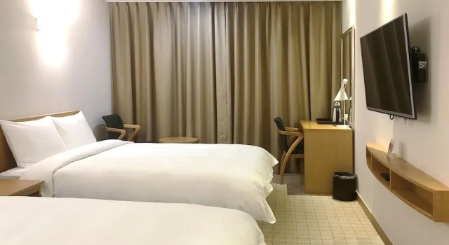 Двухместный номер Standard Jeju Hotel the M