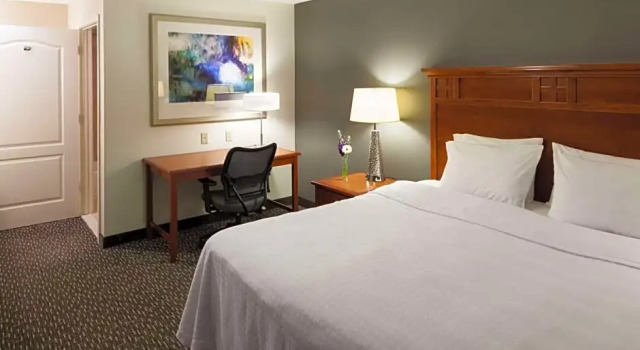 Четырёхместный номер Standard Homewood Suites by Hilton Agoura Hills