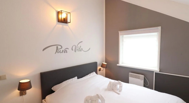 Restful Holiday Home in Grou with Terrace and Garden, Book Hotel Grou Frisian lakes