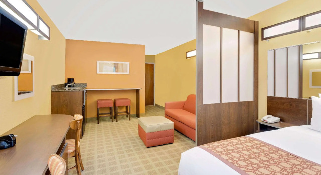 Двухместный люкс Microtel Inn & Suites by Wyndham Princeton