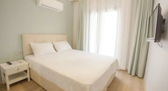 Standardowy dwuosobowy pokój z częściowym widokiem na morze Pharos Hotel