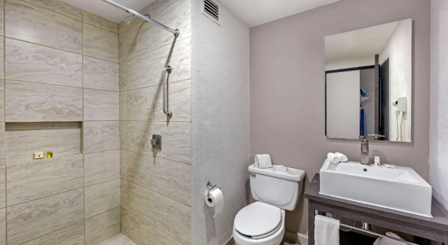Четырёхместный номер Standard BeWow Hotel Querétaro