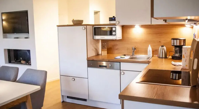 Коттедж Small House Lake Modern Retreat
