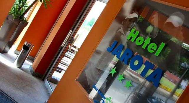 Hotel Jarota, Varaa Hotelli Jarocin Suur-Puola