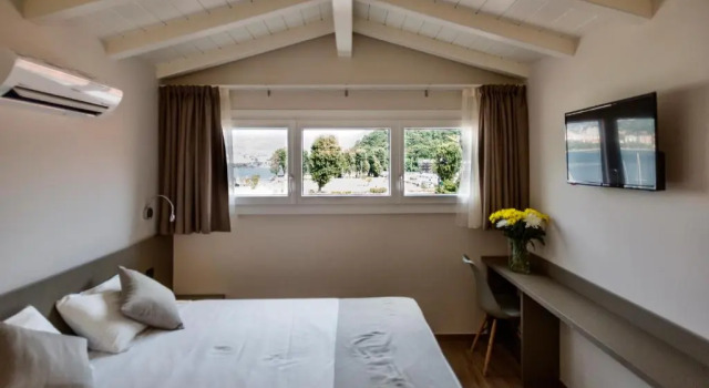 Двухместный номер Standard с видом на озеро Hotel Baia di Paré