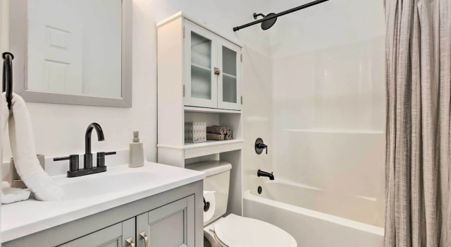 Коттедж Modern & Chic Gulfport Escape: Walk to Beach!