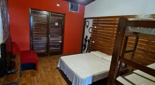 Семейный люкс Hostel 4 Elementos - 200 metros da Praia de Pernambuco e do Mar Casado
