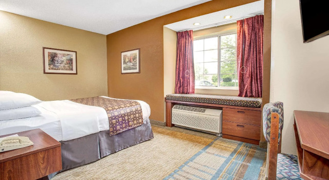 Двухместный номер Standard Microtel Inn & Suites by Wyndham Mason