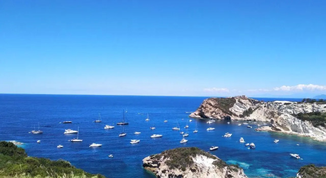 Ponzamania Da Gino, Book Hotel Ponza Pontine