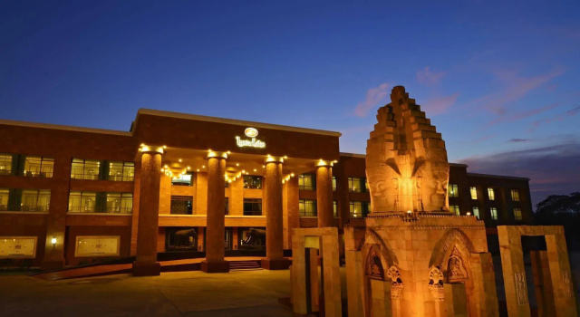 Iyara Lake Hotel & Resort