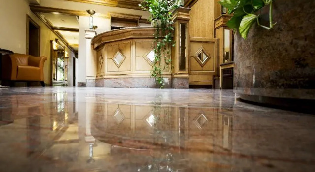 Gasthaus Schwarzer Adler, Book Hotel Hoteller i Frankenhöhe med pool, Swimmingpool