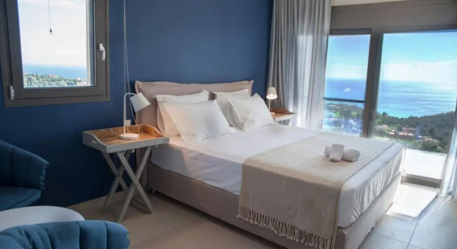 New Villa Blue with private pool at Trapezaki, Забронировать Вилла Отели Влахата с бассейном, Бассейн