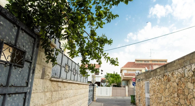 Grace Holon Villa & Pool